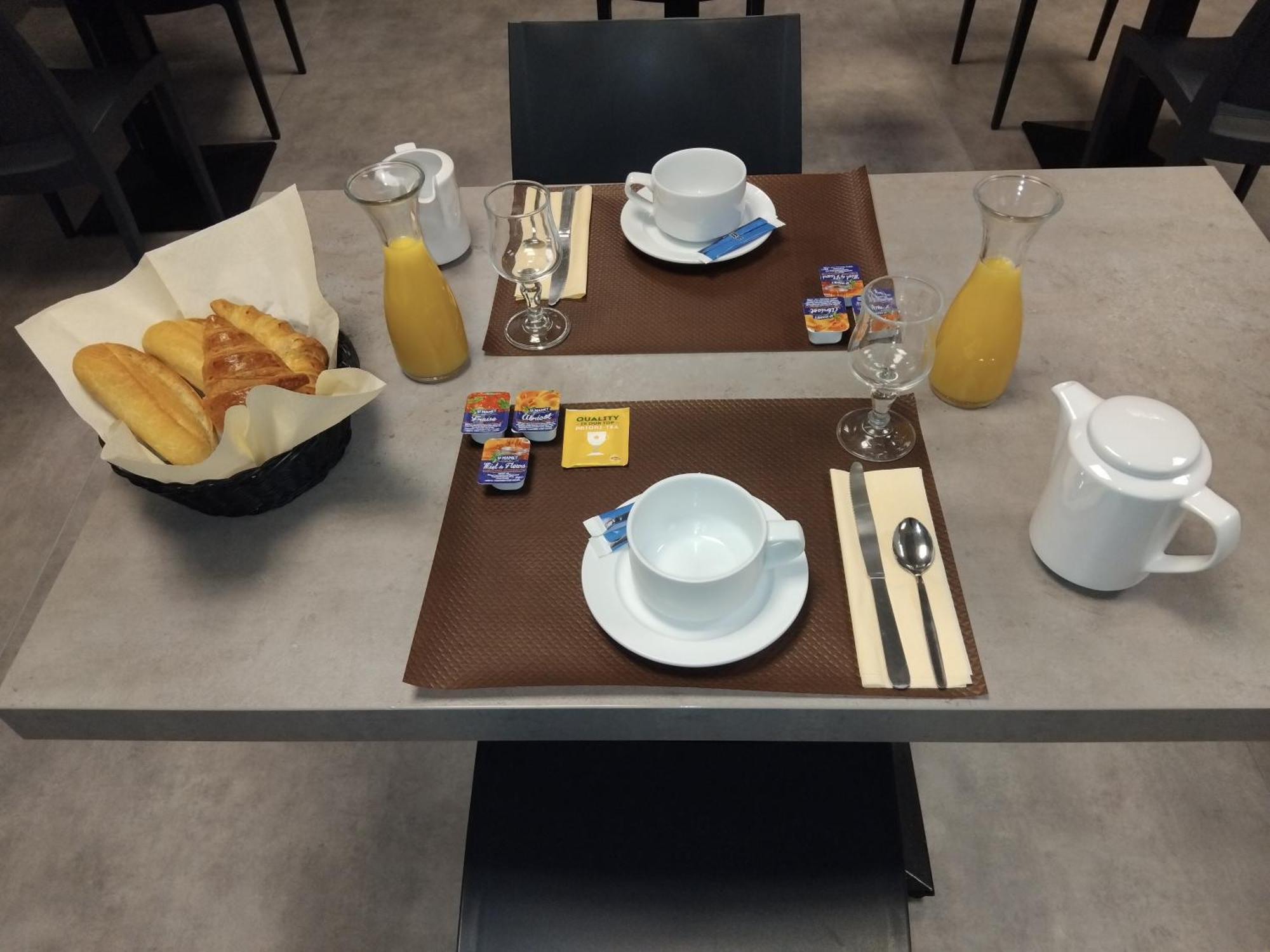 Be Myhotel Evreux Bagian luar foto