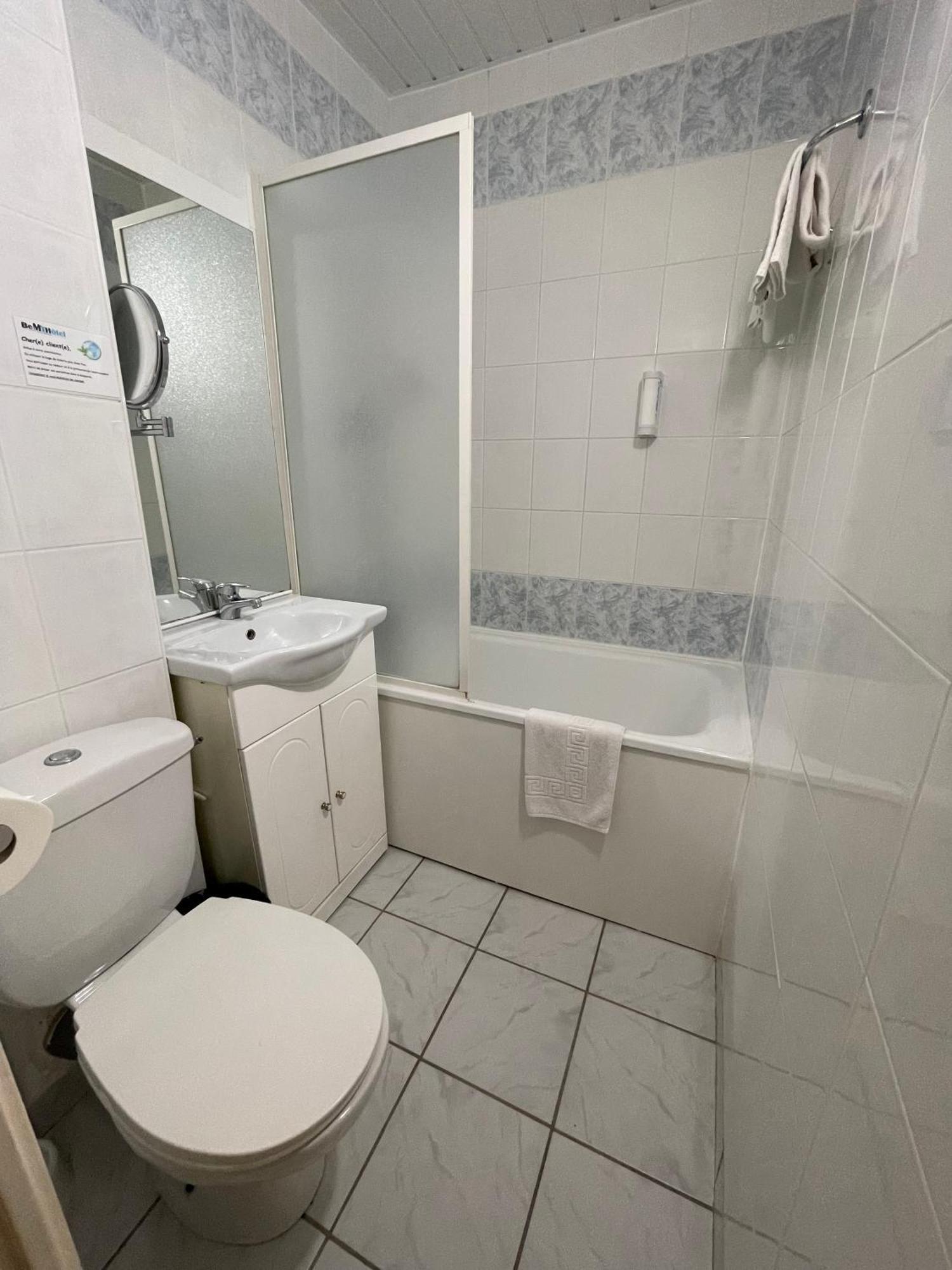 Be Myhotel Evreux Bagian luar foto