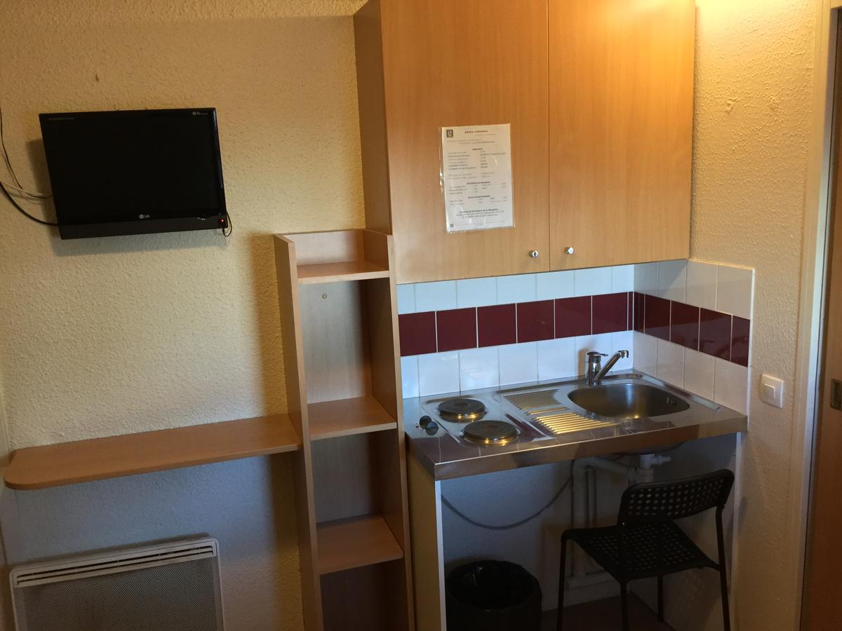 Be Myhotel Evreux Bagian luar foto